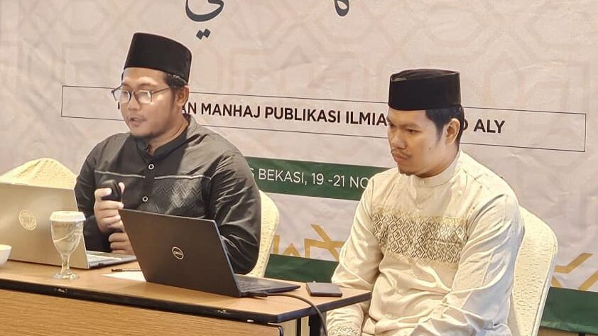 Mudir Ma'had Aly dan Ketua Tim Abati memperesentasikan Arabic Benchmark Assessment Amtsilati